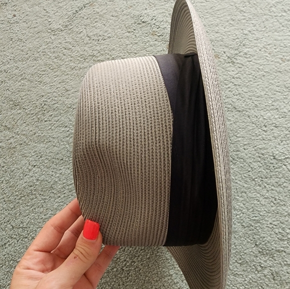Like New Dobbs 5th Avenue Gray Straw Hat 6 3/4 - Picture 3 of 7
